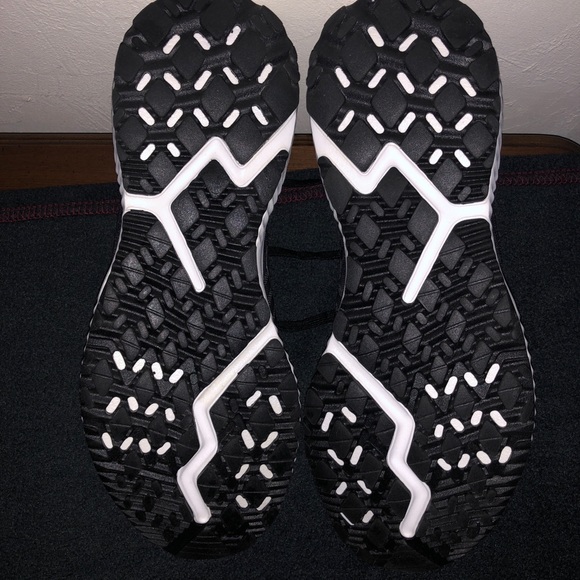 Adidas Men’s Aerobounce Running Sneakers - Picture 3 of 3